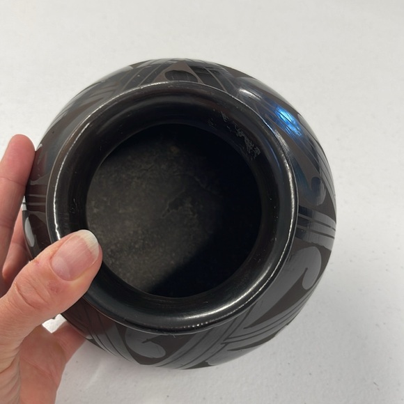 Mata Ortiz Mexican Black Pottery Vase - Signed BM - Picture 3 of 7